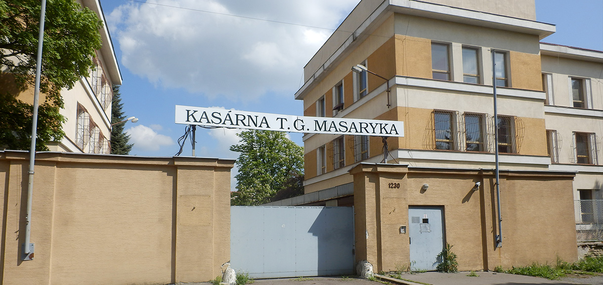 Vstupní brána v roce 2004.
